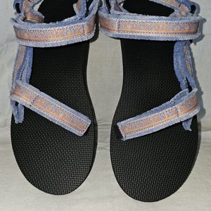 NIB Women Teva Sandals womens size 10. color purple/coral